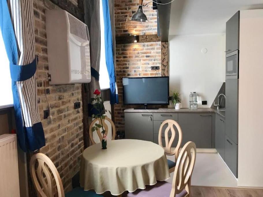 Charming Loft Near Old Town Lägenhet Tallinn Exteriör bild