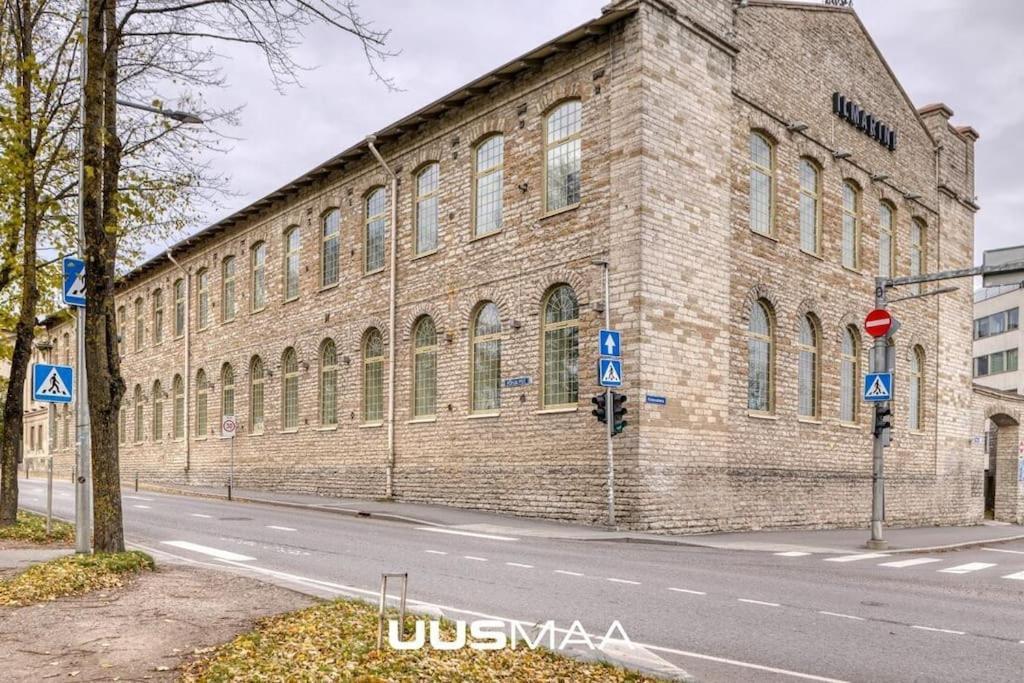 Charming Loft Near Old Town Lägenhet Tallinn Exteriör bild